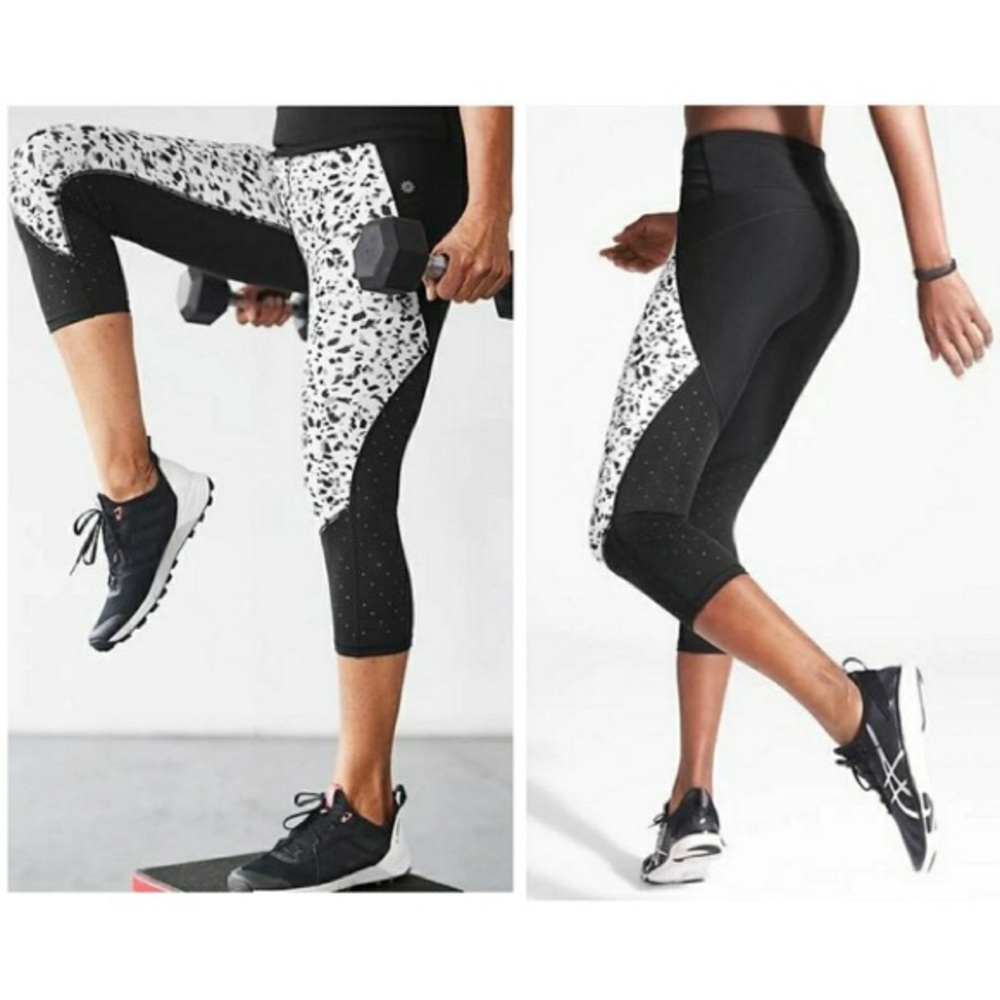 Athleta Stealth Trucool Cropped Legging